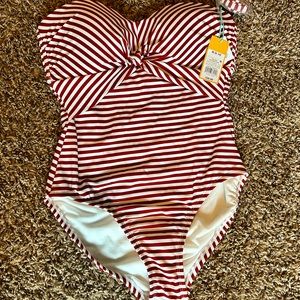 NWT Burnt red and white removable strap one piece swimsuit- size medium